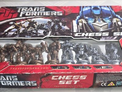 The TransFormers Chess Set 2007 Lt12