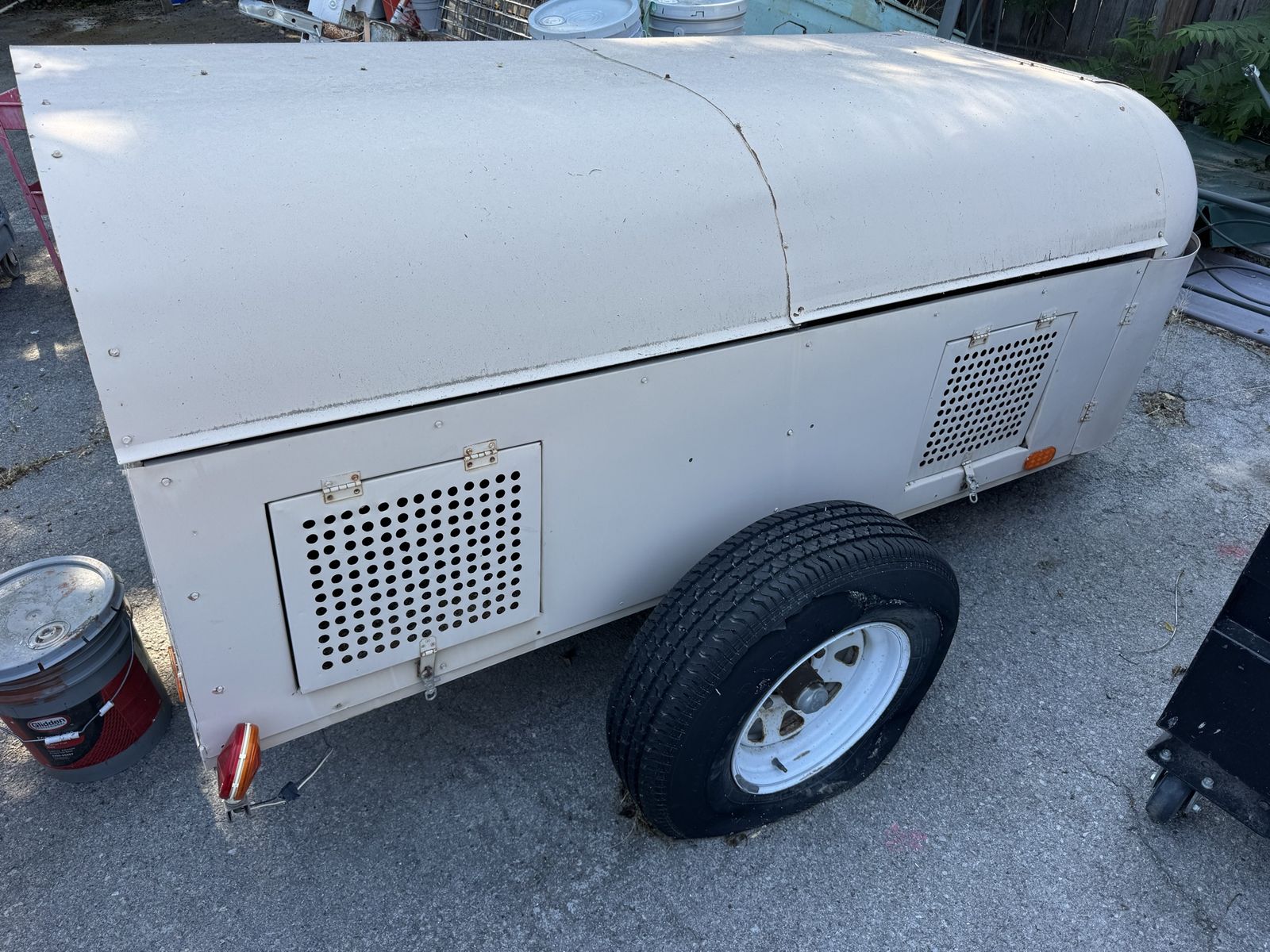 Dog trailer