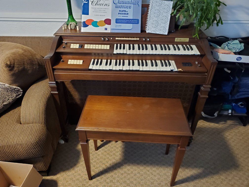 Gulbransen Organ + Bench