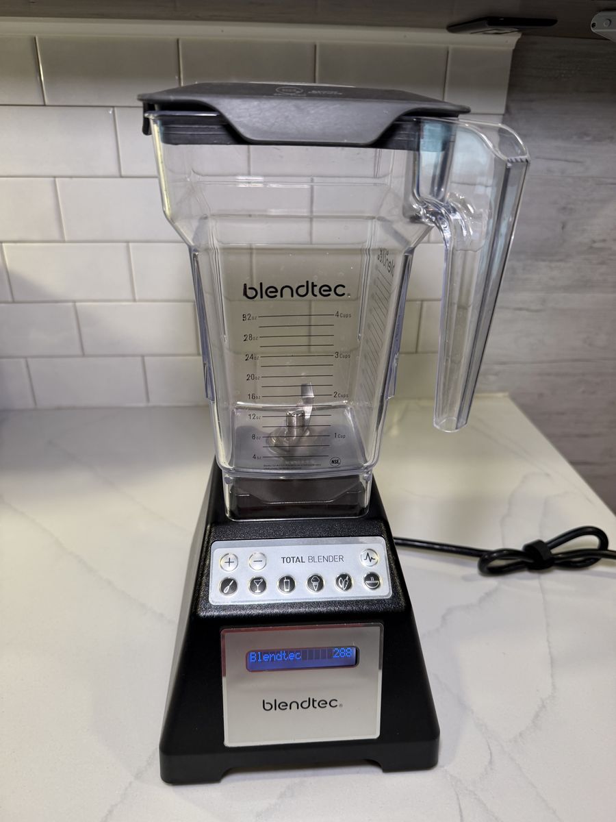 Blendtec Total Blender Classic – Lightly Used, 288 Cycles