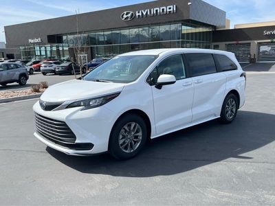 2025 Toyota Sienna LE 8-Passenger