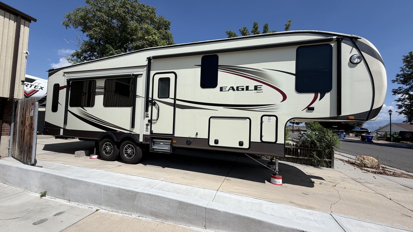 2016 Jayco Eagle 321RSTS 5th Wheel RV - New Roof, Solar, Upgraded Batteries
