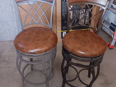 2 Swivel Bar Stools