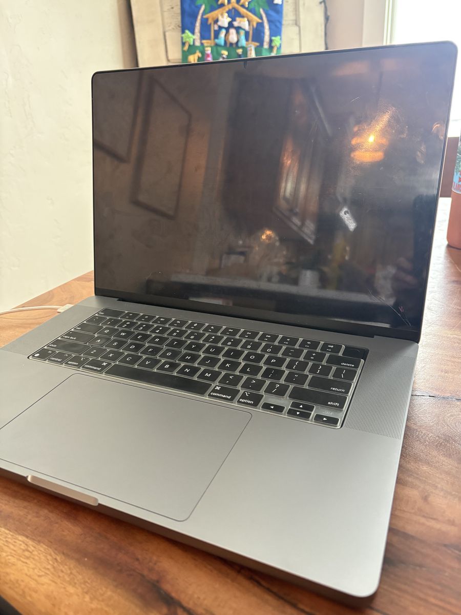 Broken Screen MacBook Pro 16 2021 1TB SSD