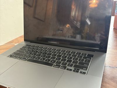 Broken Screen MacBook Pro 16 2021 1TB SSD
