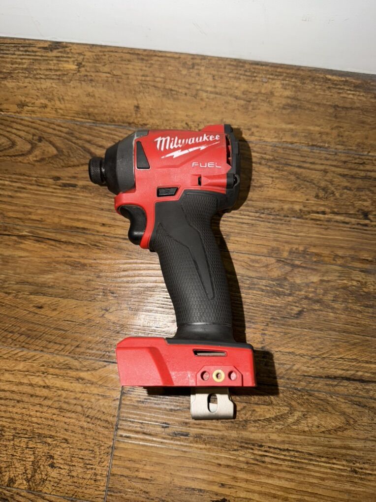 Milwaukee M18 1/4 impact driver