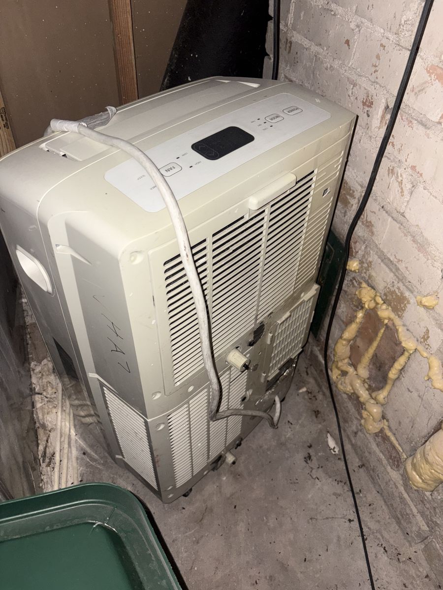 Large Room air conditioner for sale - 350$ OBO