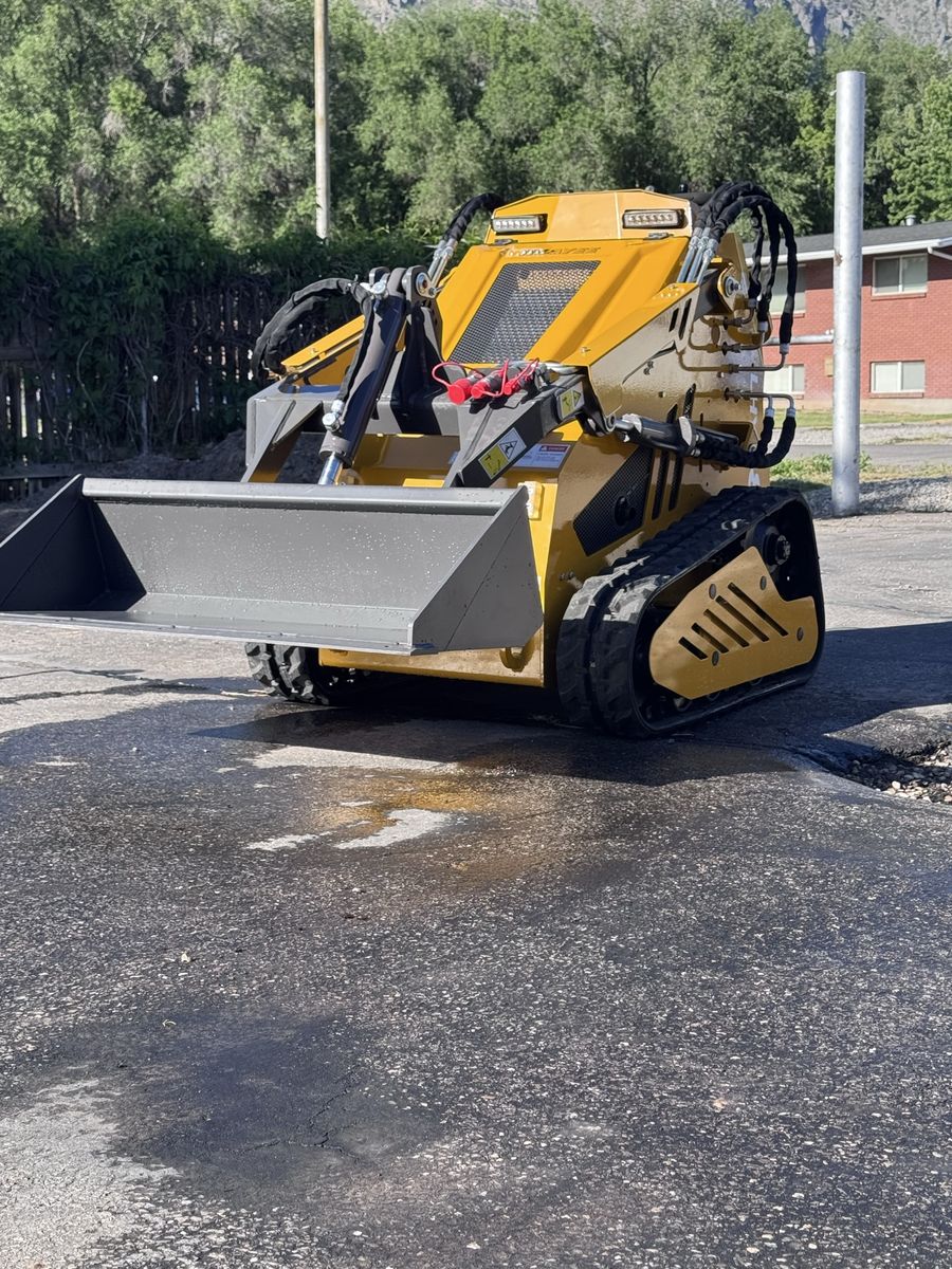 23 HP Mini Skid LHY480