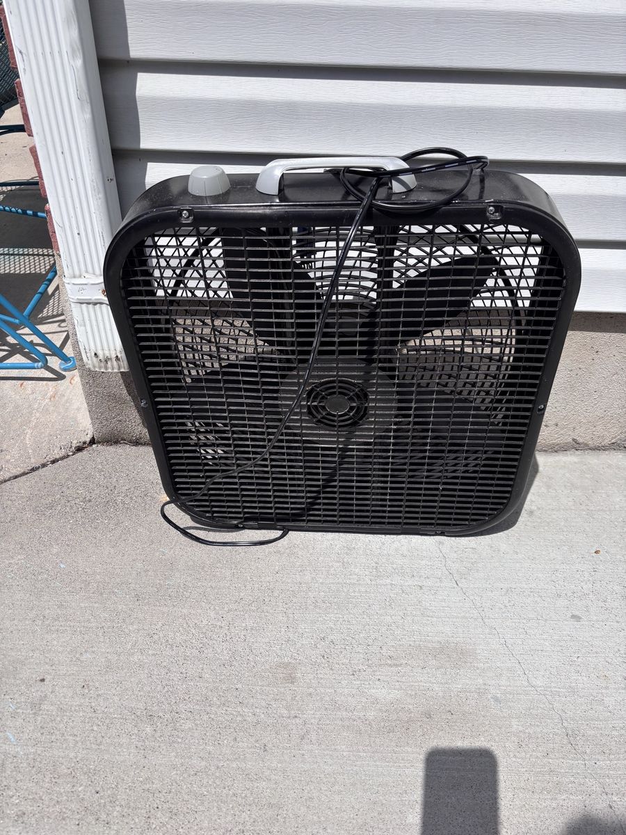 Black box fan. Located in Murray cash/Venmo. Fcfs
