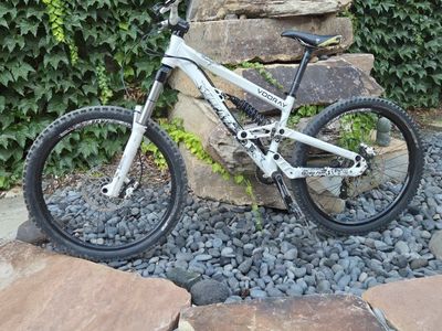 Scott Voltage FR 30 Full Suspension Mountain Bike - White/Black, Truvativ Stem, Made in Taiwan