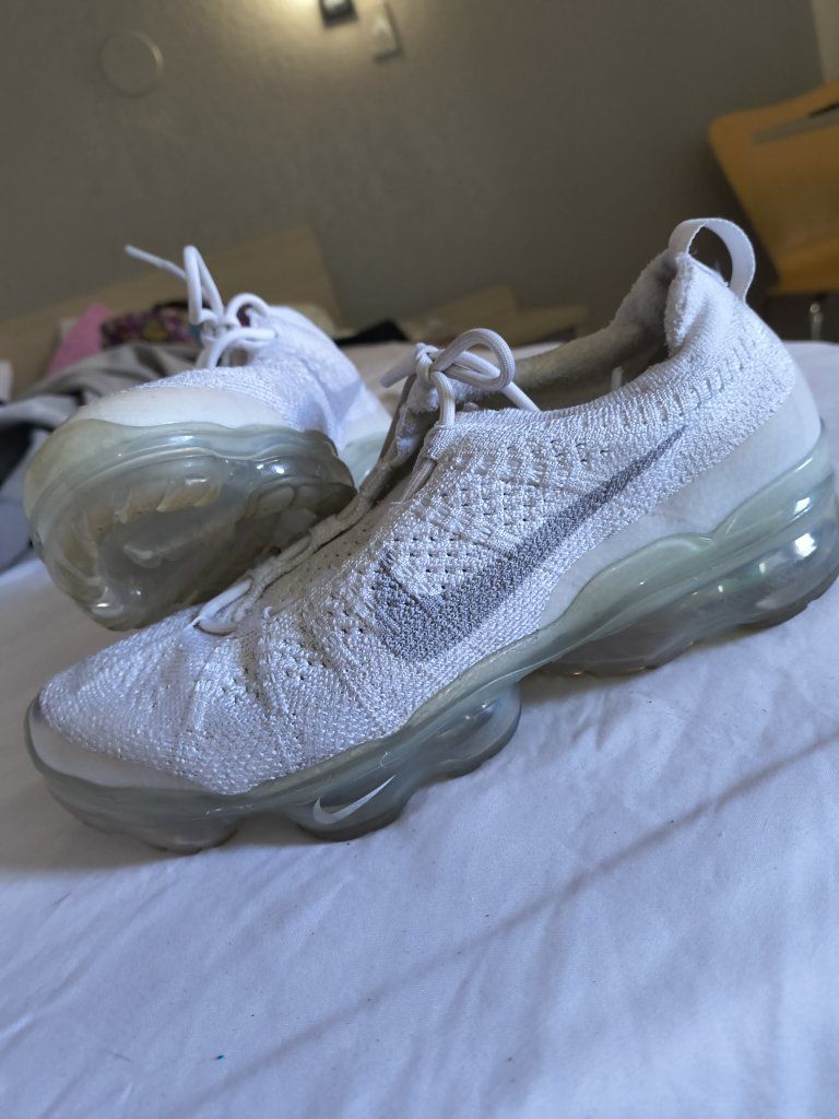 Nike Air VaporMax Flyknit White Women's Size 7.5