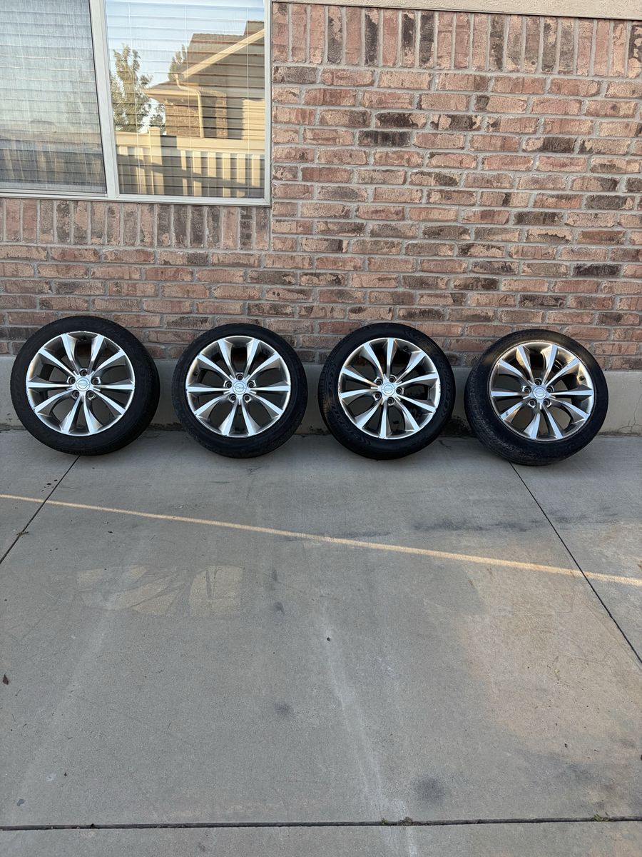 2015 Chrysler 200S Wheels