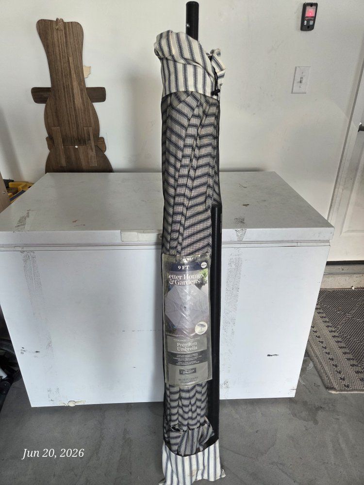 9 foot Better Home and Garden Unbrella