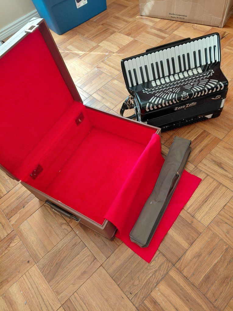 Main image 6
