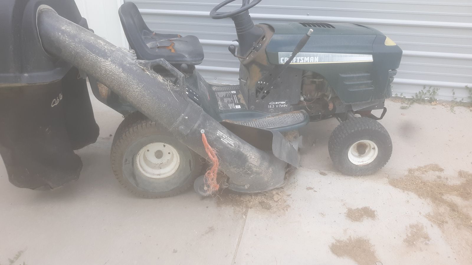 Craftsman riding lawnmower 