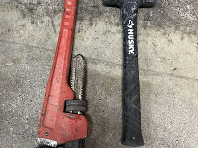 Milwaukee 18" Pipe Wrench & Husky 4lb Sledge Hammer - Used Hand Tools