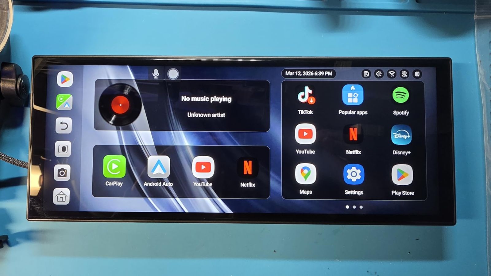 New in box 11'' Wireless Carplay Screen
