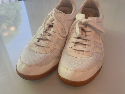 Onitsuka Tiger White Low-Top Sneakers Gum Sole Unisex Size 11.5
