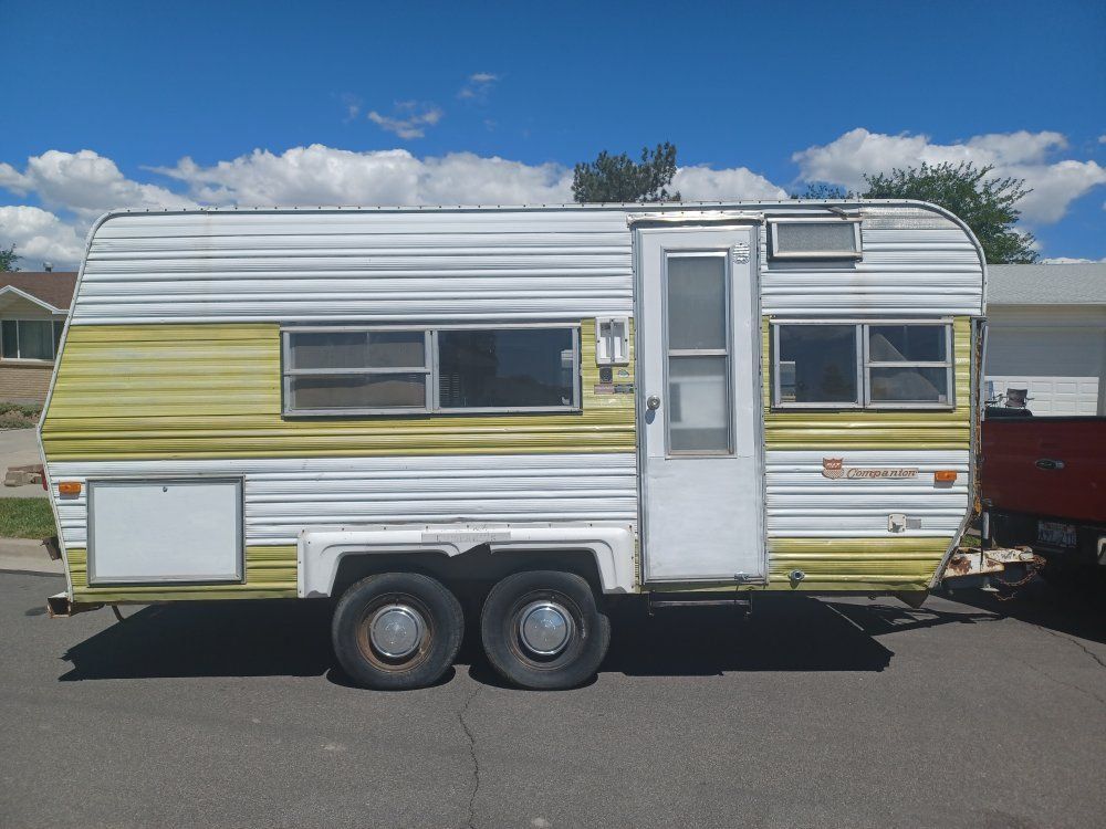 1975  camp trailer 18 or 19ft