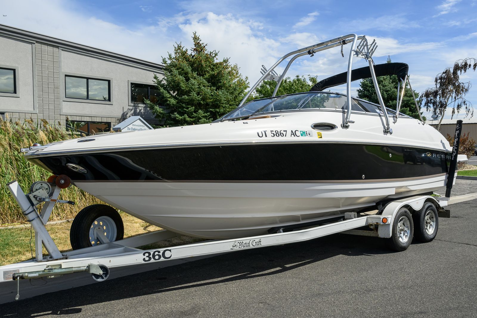 2004 Regal 2400 Boat for Sale