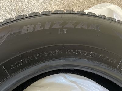 Four Blizzak LT 225/75/R16 115/112R. M+S