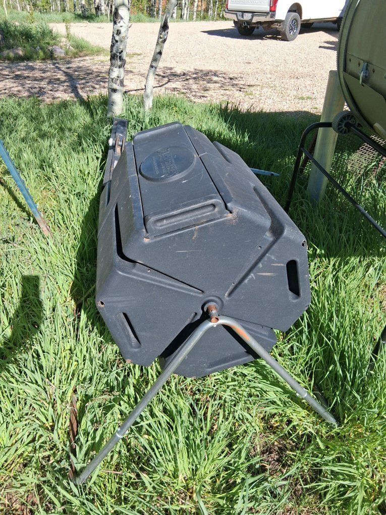 Compost tumbler