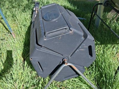 Compost tumbler