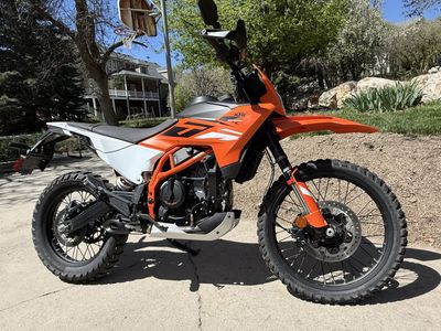 2025 KTM 390 Enduro R with 413 miles. No dealer fees.