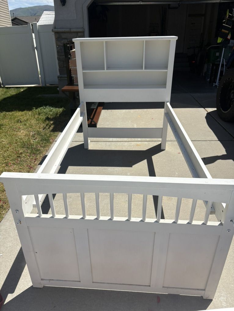 Twin Bed & Dresser Combo
