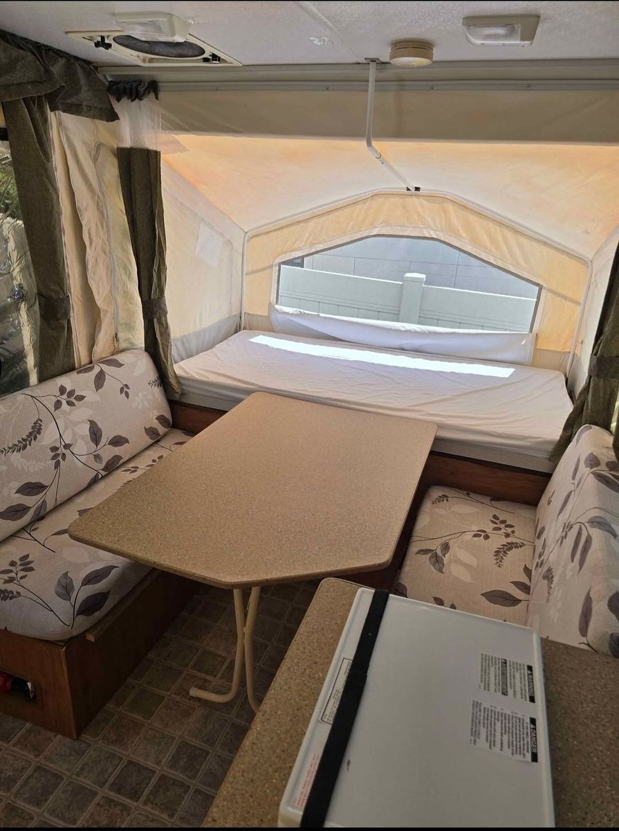 2007 Rockwood Freedom Pop-Up Camping Trailer
