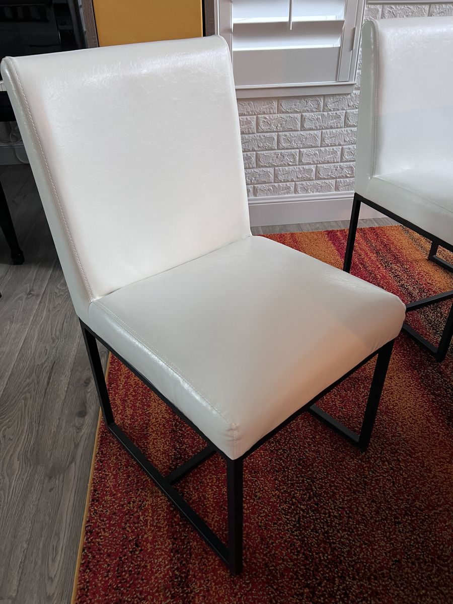 Like NEW set of 6 White Dining Faux leather PU Chairs, Excellent like new only 6 months old