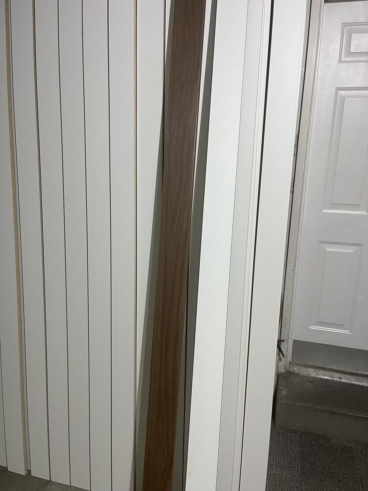 Laminated particle board planks with vinyl edge