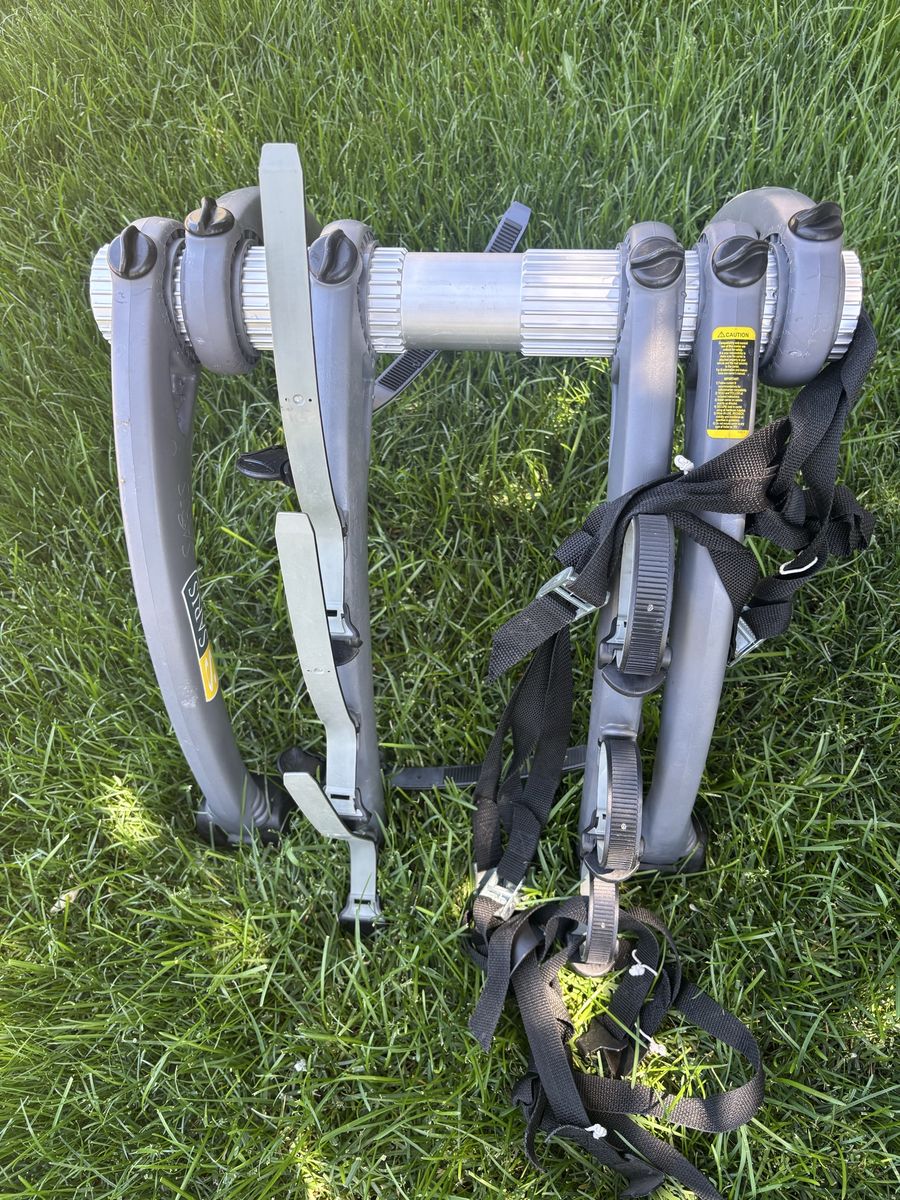 SARIS 3 bike high quality rack  fits all cars  60.00 cash only