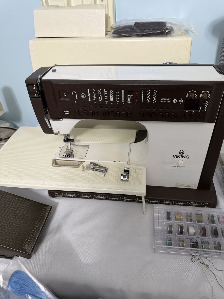 Viking Model 990 Electronic Sewing Machine - Vintage Swedish Made with Memory Prog Rep
