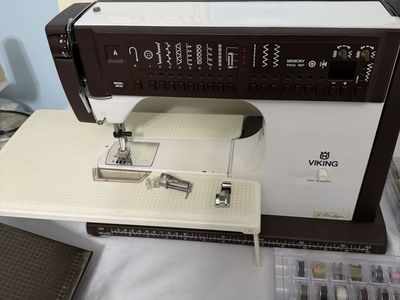 Viking Model 990 Electronic Sewing Machine - Vintage Swedish Made with Memory Prog Rep
