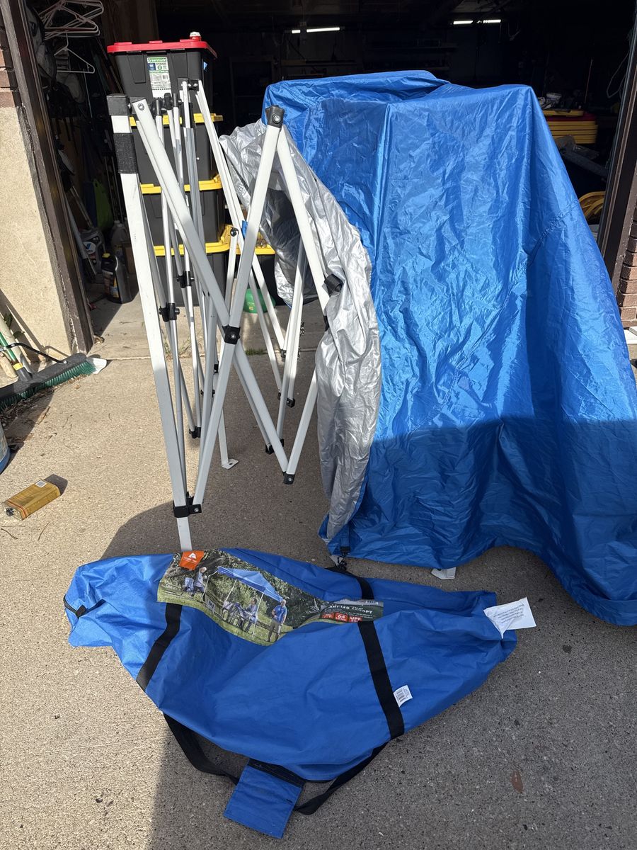 Pop up canopy