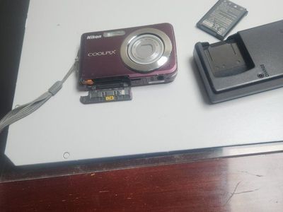 Nikon Coolpix S210 10.0MP Digital Camera Plum Purple & Battery, charger