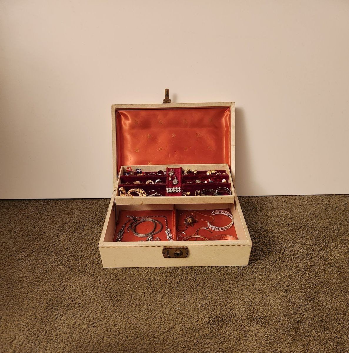 Jewelry Box With Jewelry