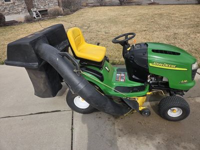 John Deere L118 Lawn Tractor Riding Mower