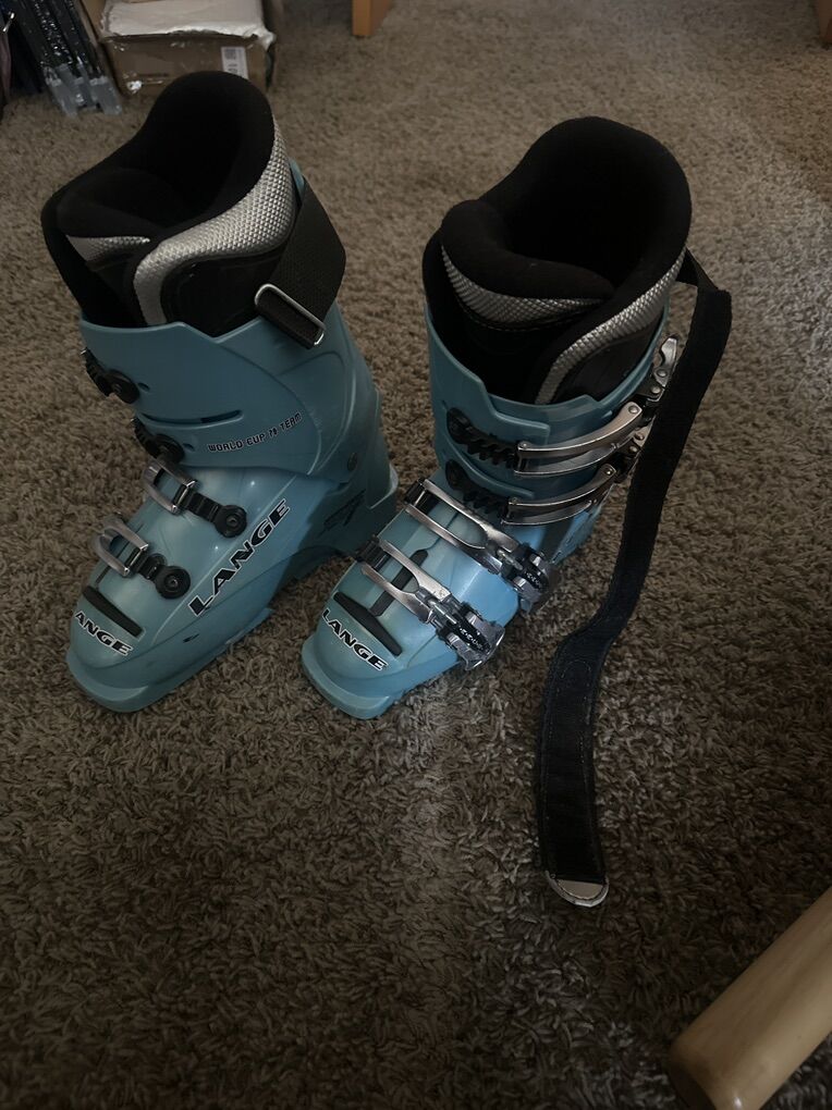 Lange World Cup 70 Team Ski Boots