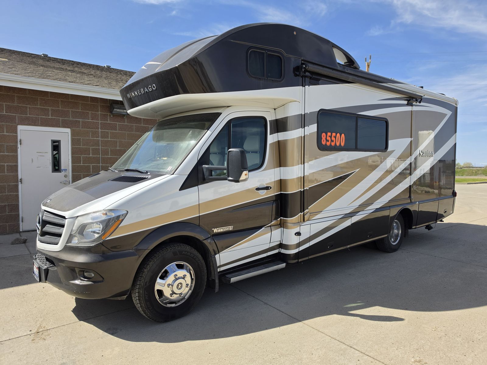 2016 Winnebago Navion 24J