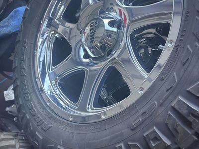 Moto Metal Chrome Wheels with Nitto Ridge Grappler Tires LT295/60R20