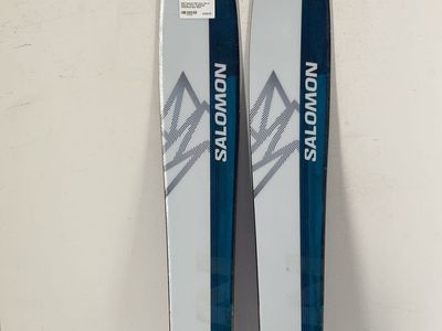 2025 Salomon QST Echo 106 w/ Salomon Strive 12 Bindings