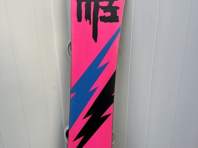 Nice Snowboard With Bindings