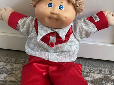 Vintage boy performer doctor cabbage patch doll