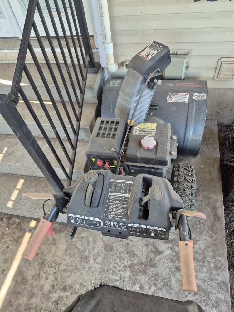 Troy-Bilt Polar Blast 3310 Snow Blower - 33" Clearing, Electric Start, Heated Grips