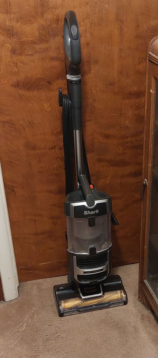Shark Navigator Liftaway Vacuum UV725