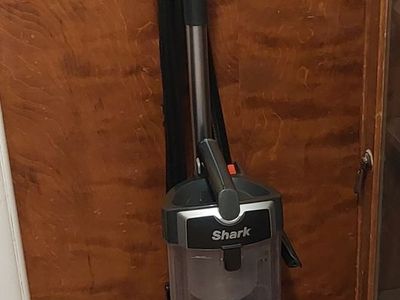 Shark Navigator Liftaway Vacuum UV725