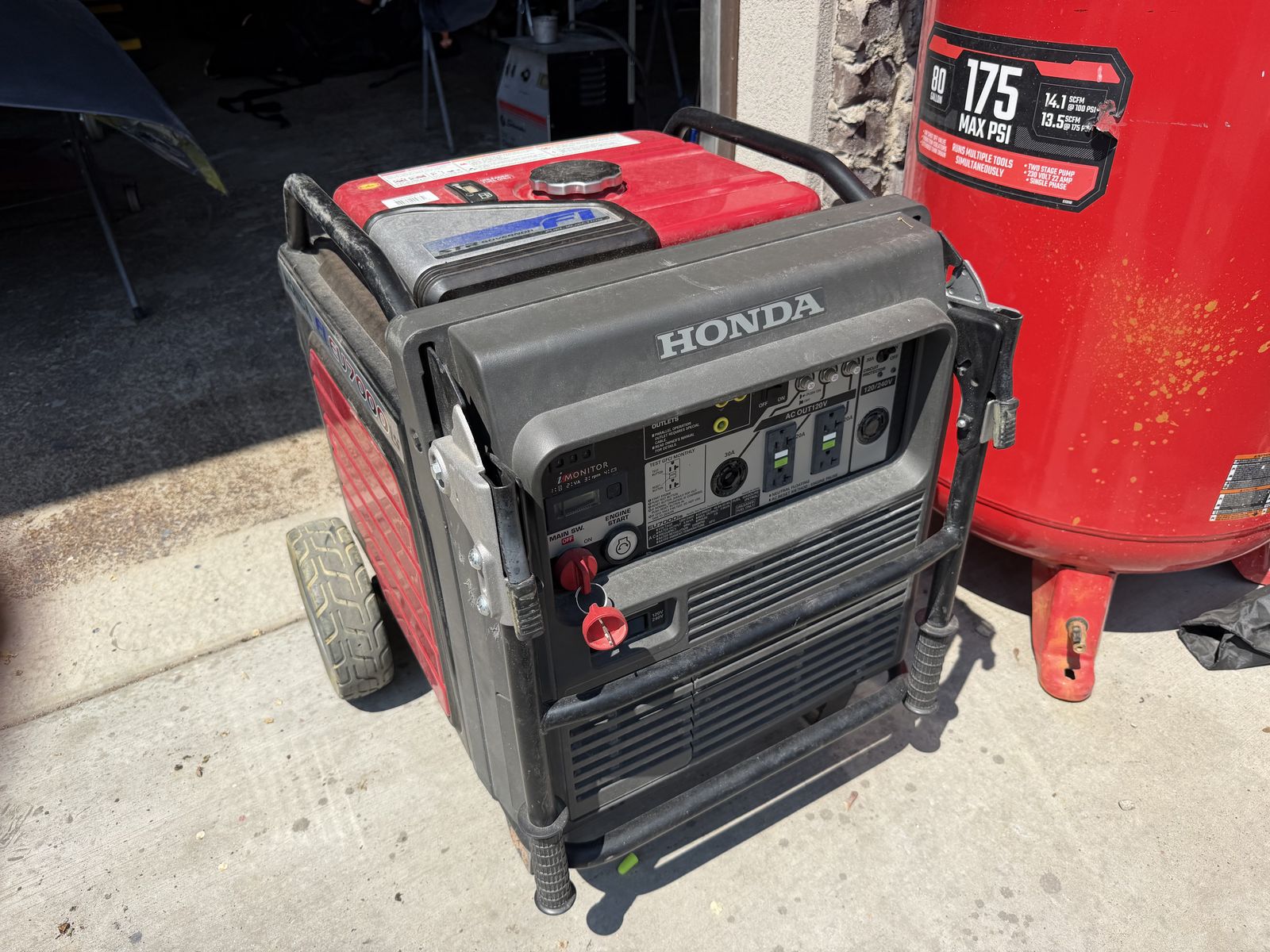 Honda EU7000is Fuel Injected Inverter Generator - 7000W 384 Hours