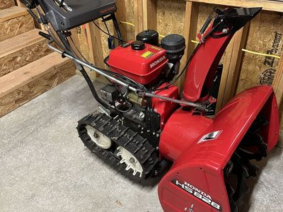 Honda HS828 Tracked Snowblower